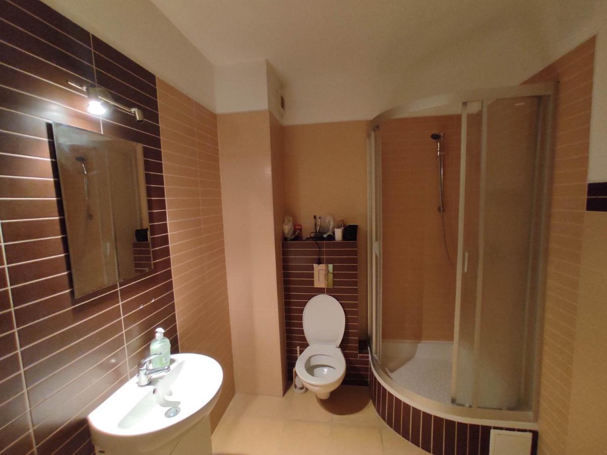 Nice Room With 2 Shared Bathrooms ,Wc , 2Km To Old Town -100M From Metro Szwedzka Βαρσοβία Εξωτερικό φωτογραφία